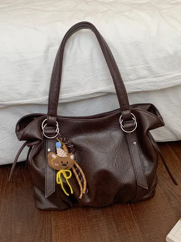 Bolso Tote de Gran Capacidad para Mujer Cuero PU Suave Bolso de Hombro Axilar Con Colgante de Oso Bolso de Compras Plisado