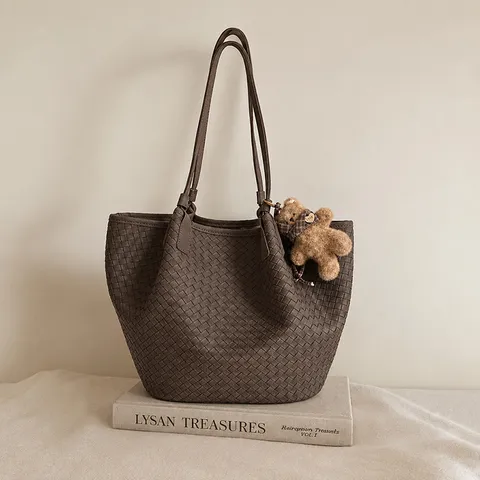 Bolso Tote Tejido Vintage para Mujer Bolso de Hombro de Gran Capacidad Tejido de Cuero PU Minimalista Bolso Shopper para Diario con Colgante de Oso
