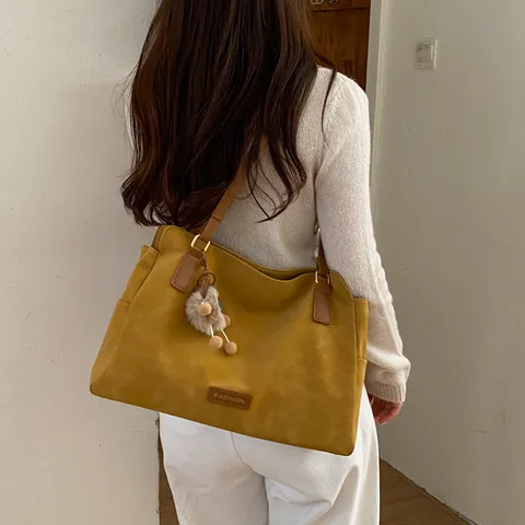 Retro Grote Capaciteit Tote Bag Voor Vrouwen Imitatiesuède PU Leer Schoudertas Voor Dagelijks Woonwerkverkeer Met Hanger