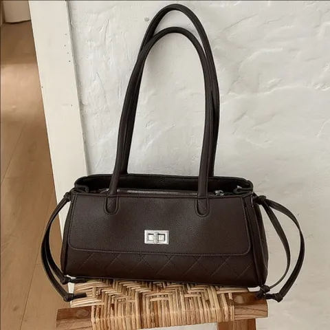 Fashion Women Quilted Underarm Bag Luxury PU Leather Shoulder Baguette Bag With Twist Lock Classic Diamond Pattern Handbag Casual Daily Commuter Bag