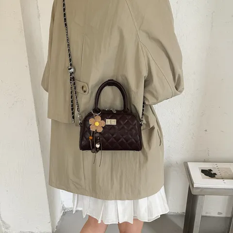 Women Vintage Quilted PU Leather Bowling Handbag Classic Shoulder Crossbody Bag Fashion Commute Bag With Flower Charm