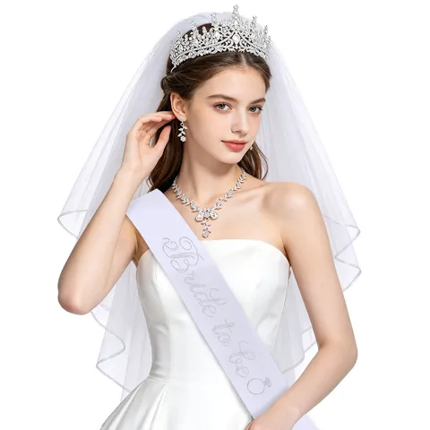 Parure Accessoires Mariage Bride To Be Couronne Tiara Strass Alliage Voile Blanc Écharpe Satin Collier Boucles d'Oreilles