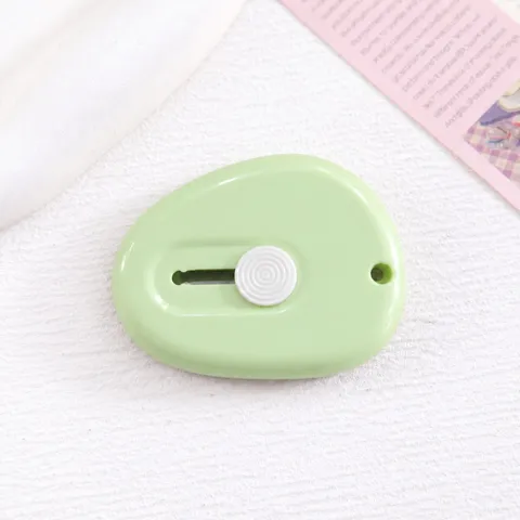Mini Cutter Portable Coque en Plastique Lame en Acier au Carbone Forme de Galet Mignon Coupe-Papier Pour Déballage de Colis Bricolage Bureau École Papeterie Outil