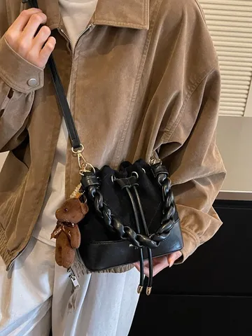 Vintage Quilted PU Leather Bucket Bag For Women Crossbody Shoulder Bag With Woven Chain Handle And Drawstring Closure