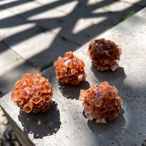 Amas de Cristaux d'Aragonite Naturelle Spécimen Minéral Rouge Orangé Forme de Fleur Pierre Brute Décoration Maison Ornement Pédagogique