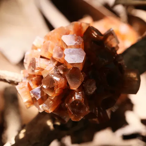 Amas de Cristaux d'Aragonite Naturelle Spécimen Minéral Rouge Orangé Forme de Fleur Pierre Brute Décoration Maison Ornement Pédagogique