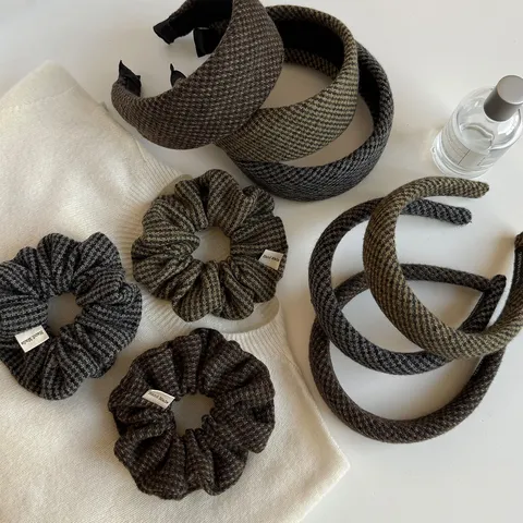 Serre-têtes et Chouchous en Tissu Écossais Rétro Automne Hiver Chouchous Faits à la Main Bandeaux pour Femmes Filles Accessoires de Coiffure à la Mode