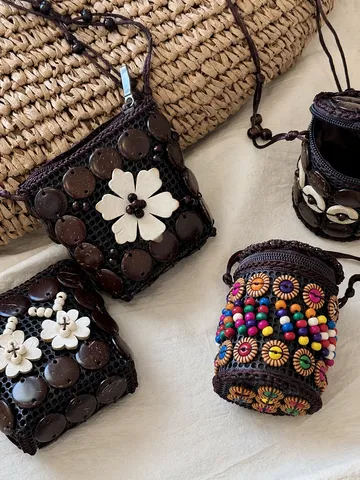 Mini Sac en Coque de Noix de Coco Tissé à la Main Bohémien Porte-monnaie Ethnique Rétro Étui pour Écouteurs Rouge à Lèvres pour Femme