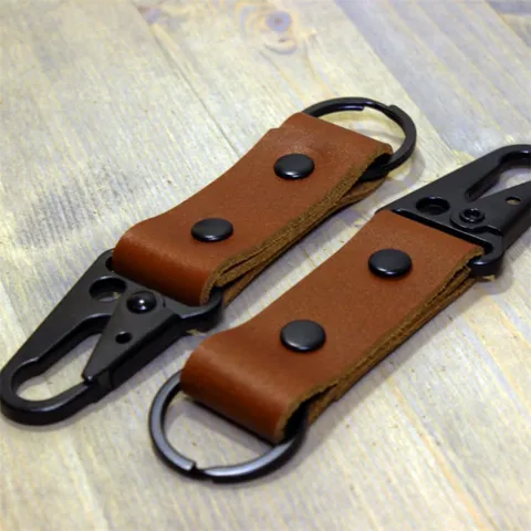 Tactical EDC Eagle Beak Keychain Hook Outdoor Camping Car Key Faux Leather Keychain With Metal Ring And Rivets