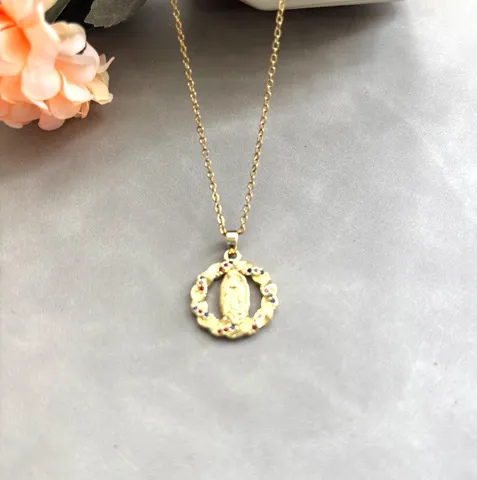 Collier Pendentif Religieux Vierge Marie en Laiton Plaqué Or pour Femmes Bijoux Sacrés Religieux en Zirconia Cadeau