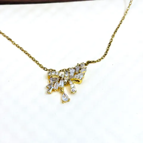 Collier Pendentif en Laiton Plaqué Or pour Femme Micro Strass Nœud Goutte Dainty Choker Collier Bijoux de Mode