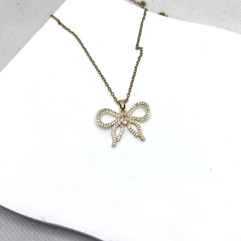 Collier Pendentif Papillon en Laiton Plaqué Or pour Femmes avec Strass Chaîne de Clavicule Luxe Bijoux de Mode