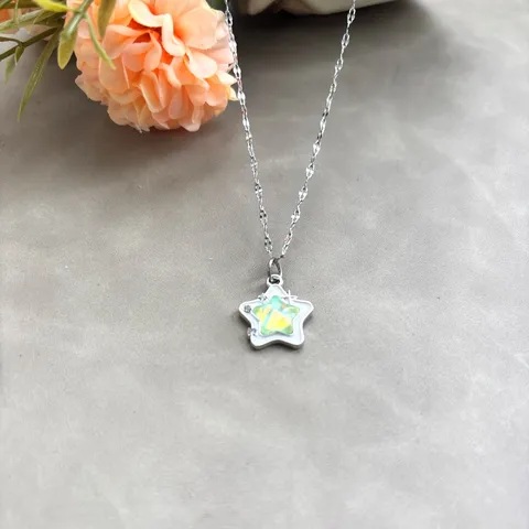 Collier Pendentif en Laiton Émaillé Mode Forme Cœur Étoile Papillon Fraise Créative Plaqué Argent Bijoux Doux Femme Cadeau