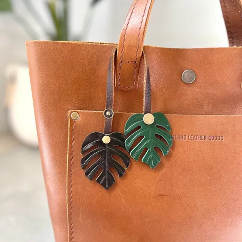Handmade Leather Cactus Monstera Leaf Keychain Retro Metal Clasp Plant Bag Charm Pendant Women Gift Key Ring Accessory