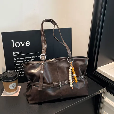 Bolso de Hombro de Axila Minimalista Urbano Retro para Mujer Cuero PU Bolso Tote de Gran Capacidad con Amuleto de Cuentas