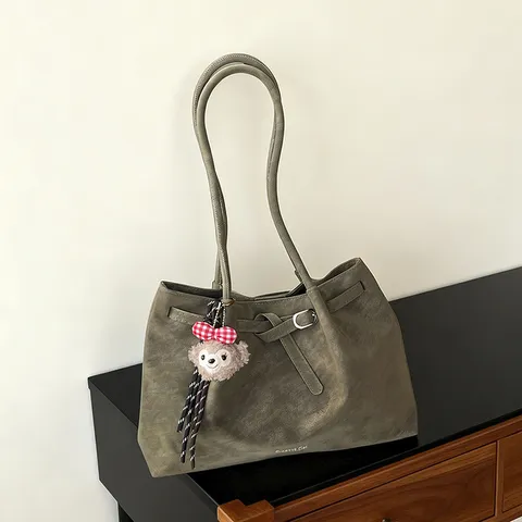 Bolso Tote Vintage para Mujer de Gran Capacidad Bolso de Hombro de Cuero PU de Color Sólido Con Colgante de Oso