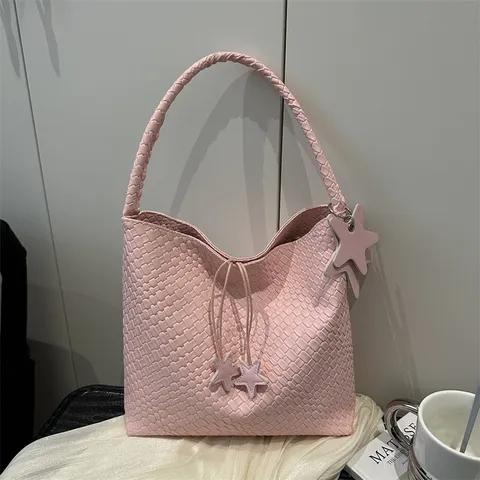 Bolso de Hombro de Gran Capacidad para Mujer con Patrón Tejido Bolso Tote de Cuero PU Diseño Minimalista Con Colgante Estrella