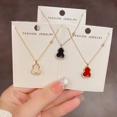 Collana con Ciondolo a Zucca Hulu Minimalista in Rame per Donna Catena a Clavicola Placcata in Oro con Strass Intarsiati Gioielli
