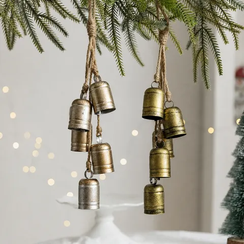 Ornement Suspendu en Cloche en Métal Vintage Cloches Rustiques en Bronze Avec Corde de Chanvre Sapin de Noël Carillon Éolien Décoration de Vacances à la Maison
