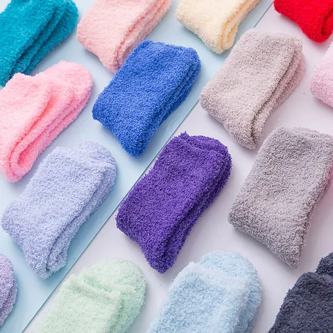 Chaussettes de Sommeil en Polaire Corail Épaissie pour Femmes Couleur Unie Chaleureuse Maison Chaussettes de Sol Douces Chaussettes d'Hiver pour Femmes