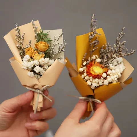 Squisito Mini Bouquet di Fiori Secchi Fatto a Mano Rosa Stabilizzata Naturale Gipsofila per Matrimonio Festa Compleanno Regalo Decorazione
