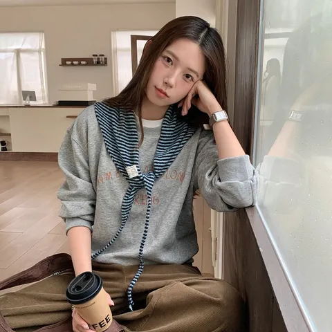 Écharpe Triangle en Tricot à Rayures Contrastées Style Coréen pour Femmes Petit Châle Doux Cravate Décorative Foulard Automne Hiver