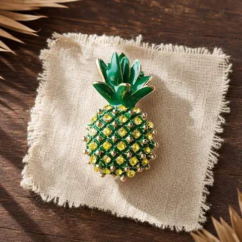 Fashion Alloy Yellow Rhinestone Green Enamel Pineapple Brooch Fruit Shape Gold Tone Pin For Women Daily Jewelry Accessory