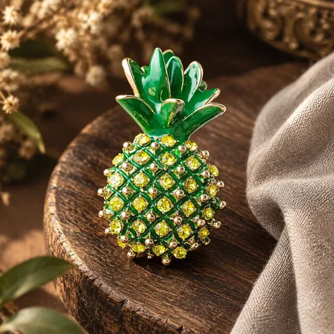 Fashion Alloy Yellow Rhinestone Green Enamel Pineapple Brooch Fruit Shape Gold Tone Pin For Women Daily Jewelry Accessory