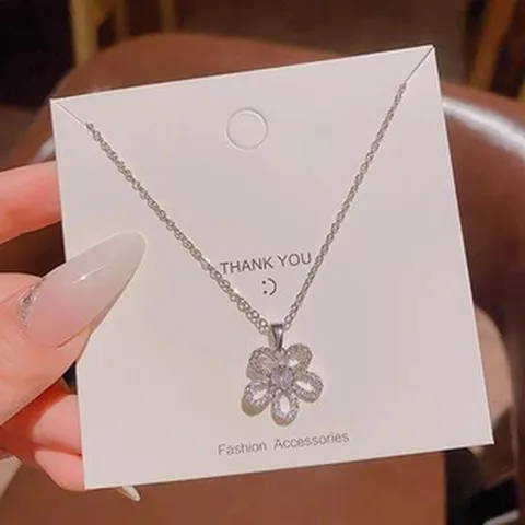 Halskette Mit Hohlem Blumenanhänger Im Koreanischen Stil Für Damen Leichter Luxus Titanstahl Kupfer Strass Künstliche Perle Schlüsselbeinkette Schmuck