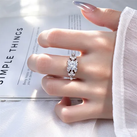 Luxurious Round Zirconia Starburst Ring For Women Copper White Gold Plated Engagement Wedding Carat Diamond Look Jewelry