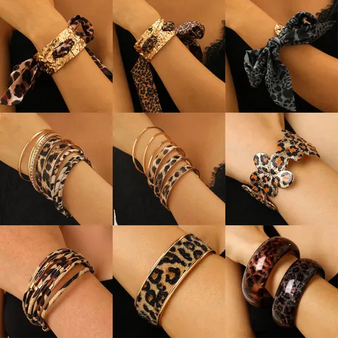 Set Bracciali Multistrato Stampa Leopardata Donna Pelle Artificiale Lega Strass Placcato Oro Gioielli Moda
