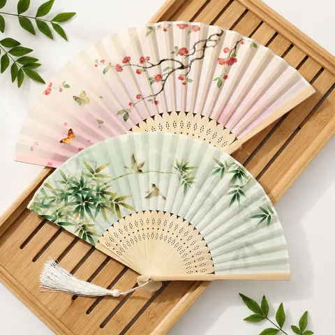 Vintage Chinese Stijl Bamboe Vouwwaaier Zijden Stof Handwaaier Met Kwastje Bloemen Inkt Bamboe Patroon Handwaaier Voor Zomerkoeling Bruiloft Feest Rekwisieten