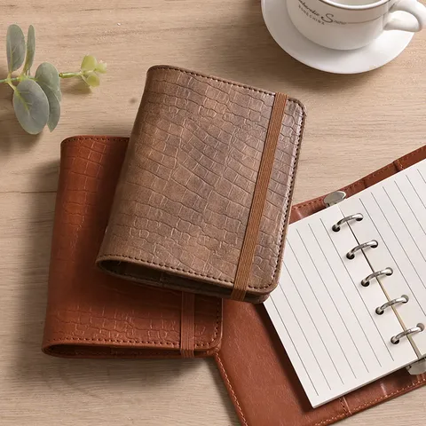 Mini A8 M5 Cuaderno de Hojas Sueltas Cubierta de Cuero PU Portátil Diario de Bolsillo Planificador Con 6 Anillos Banda Elástica Suministros de Escritura Oficina Escuela