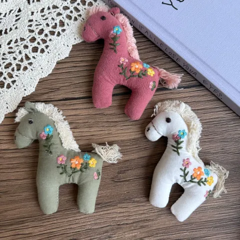 Handmade Cartoon Pony Fabric Patches Mesh Embroidered Floral Horse Accessories For Kids Hair Shoes Bags Clothes Decoration