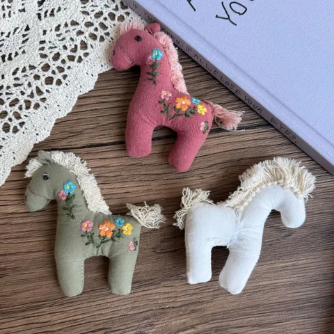 Handmade Cartoon Pony Fabric Patches Mesh Embroidered Floral Horse Accessories For Kids Hair Shoes Bags Clothes Decoration