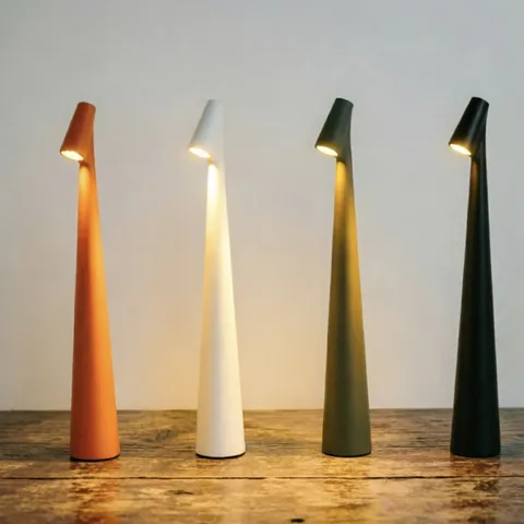Lampada da Tavolo a LED Minimalista Nordica in Plastica Dimmerabile Touch Luce Notturna Atmosfera Lampada con Base Conica per Camera Bar