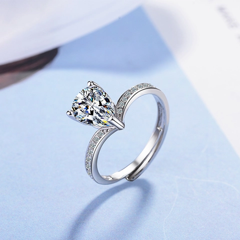Bague Ouverte Réglable Minimaliste pour Femmes Forme Coeur Poire Cuivre Plaqué Platine avec Zirconia Incrusté Bijoux