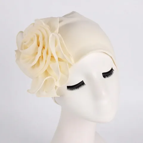 Élégant Bonnet Turban pour Femmes Enveloppe de Tête en Polyester Élastique Spandex Avec Grande Décoration Florale Latérale Bonnet de Chimio