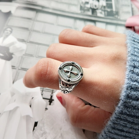 Vintage Kreuz Ring 925 Sterling Silber Oxidiert Gotischer Stil Verstellbar Offenes Band Schwarzer Zirkon Schmuck