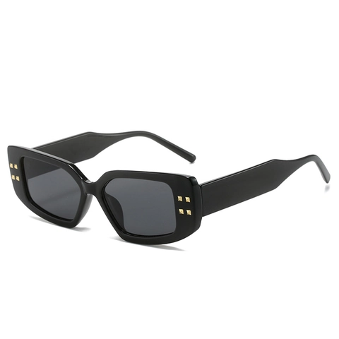 Retro Rectangle Sunglasses For Women Men PC Frame UV400 Protection Vintage Square Eyewear With Metal Studs Decoration