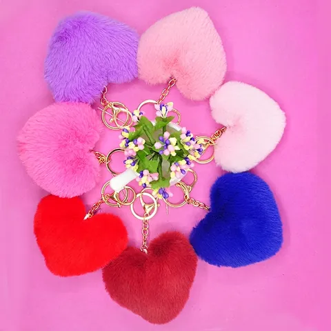 Mignon Porte-clés en Peluche en Forme de Cœur Pompon en Fausse Fourrure Douce Charme de Sac Anneau en Métal Doré pour Femmes Filles