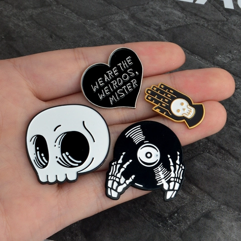 Gotische Emaille Broschen Pins Skelett Totenkopf Schallplatte Herz Zitat Legierung Schmuck Halloween Zubehör