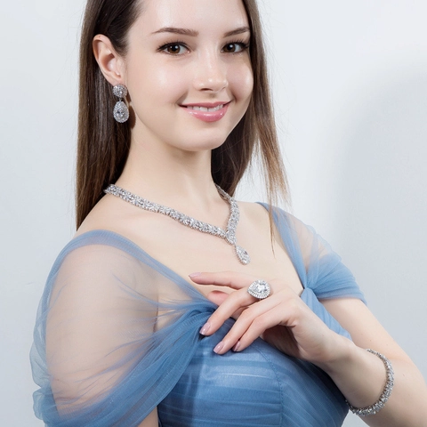 Lussuosi Gioielli da Sposa in Rame e Zirconia per Donna Collana con Ciondolo a Goccia e Orecchini Accessori Eleganti per Banchetti