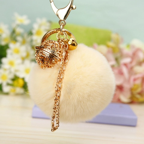 Süßer Plüschball Palastglocke Schlüsselanhänger Für Damen Kunstpelz Pom Pom Taschenanhänger Goldene Hohle Metallglocke Auto Schlüsselring Mode