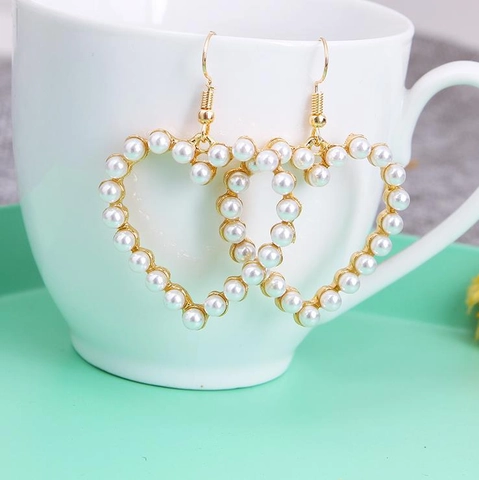 Heart Shaped Artificial Pearl Earrings Elegant Hollow Geometric Love Ear Hooks Alloy Jewelry Retro Style For Women
