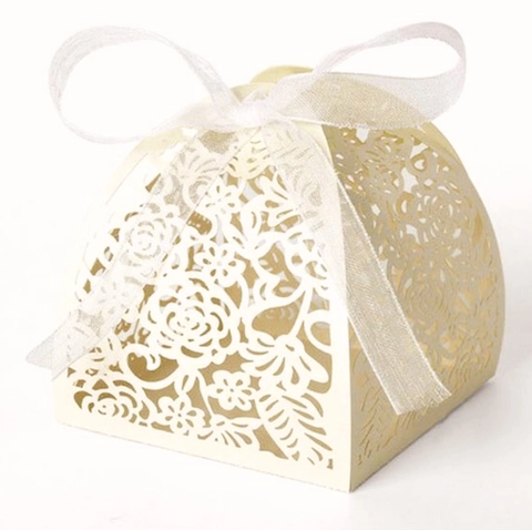Laser Cut Hollow Wedding Favor Box Artificial Pearl Paper Rose Floral Gift Packaging With Ribbon Elegant Candy Container Party