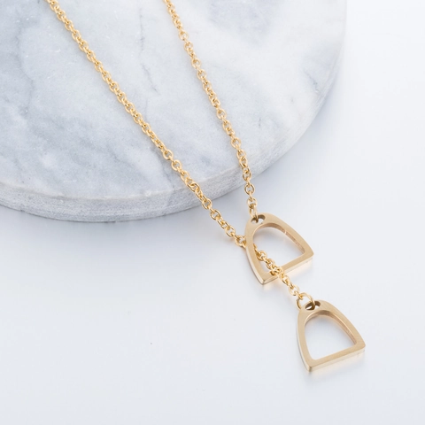 Collier avec Pendentif Double Étrier en Acier Inoxydable pour Femme Minimaliste Personnalisé Forme d'Animal Fer à Cheval Bijoux Accessoire