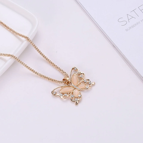 Elegante Collar Con Colgante de Mariposa de Aleación Para Mujer Joyería Hueca Con Diamantes de Imitación y Ojo de Gato Artificial Cadena Larga Para Suéter