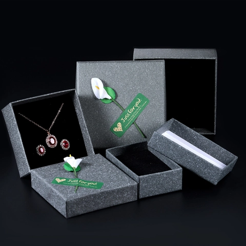 Vintage Grey Kraft Paper Jewelry Box With Decorative Calla Lily Flower Velvet Pouch And Silver Polishing Cloth For Rings