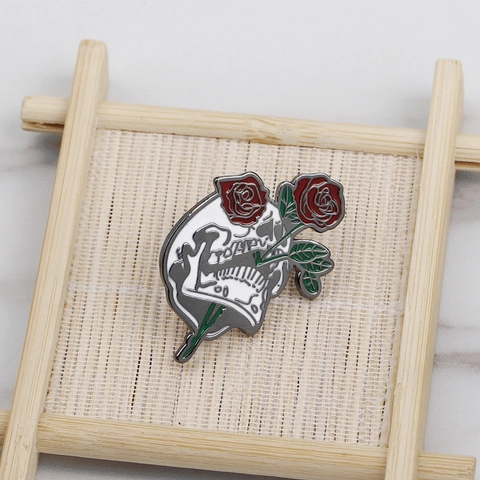 Vintage Gothic Schedel Rode Roos Emaille Broche Pin Legering Emaille Bloem Sieraden Voor Halloween Feest Cadeau Decoratie Voor Dames Heren